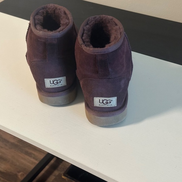 Uggs Women Boots - Picture 7 of 10